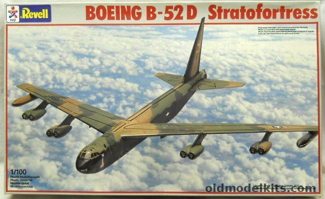 Revell 1/100 Boeing B-52D Stratofortress - 92nd SAC Wing 15th AF 'Pink Panther' - (ex-Tamiya), 4032 plastic model kit
